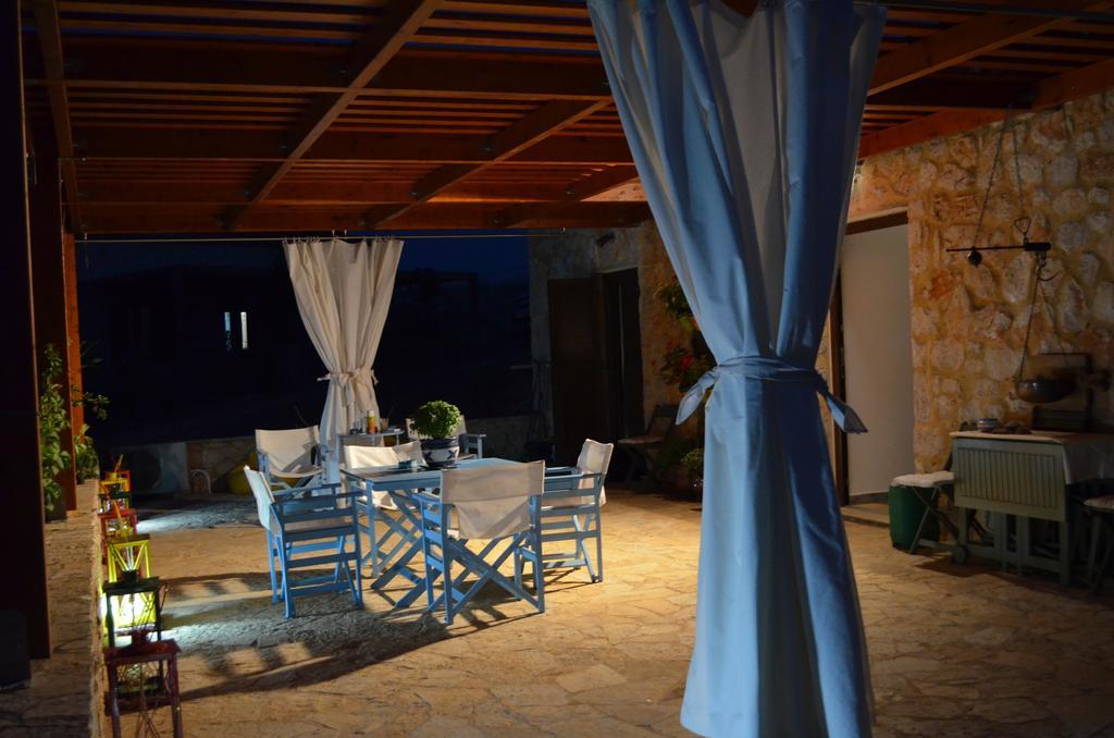 Villa Romanza Beach Villa Chalki Town Quarto foto